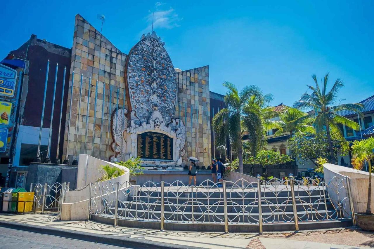 Отель Swiss-Belexpress Kuta Legian Экстерьер фото