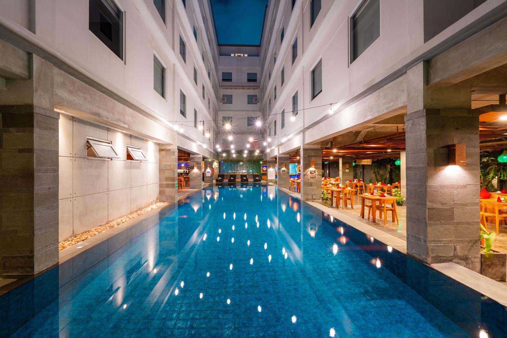 Отель Swiss-Belexpress Kuta Legian Экстерьер фото