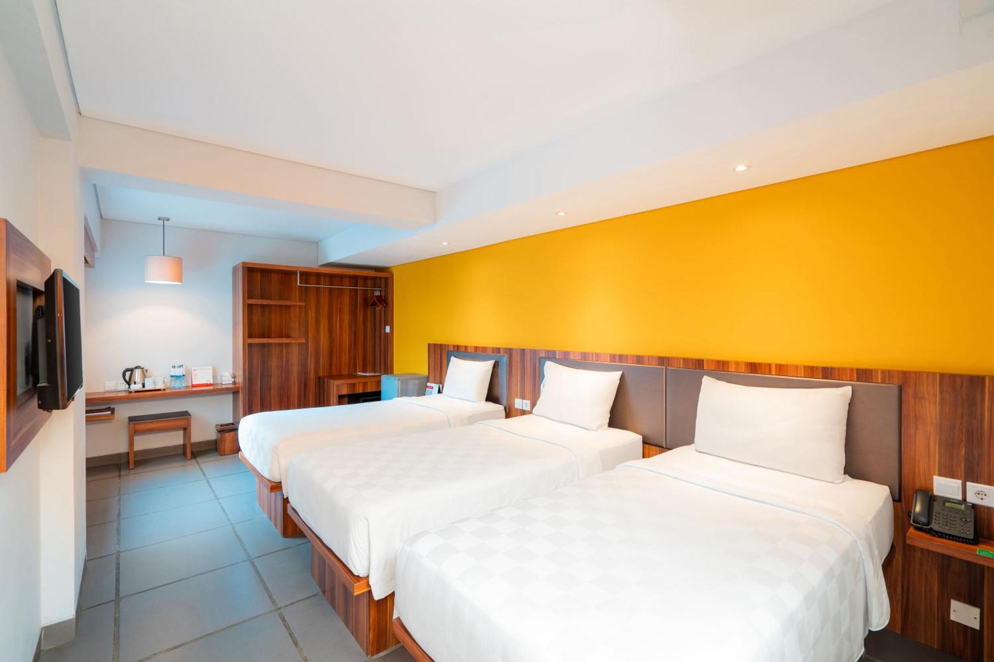Отель Swiss-Belexpress Kuta Legian Экстерьер фото