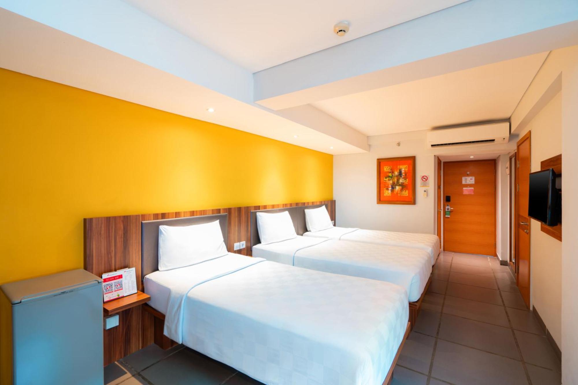 Отель Swiss-Belexpress Kuta Legian Экстерьер фото